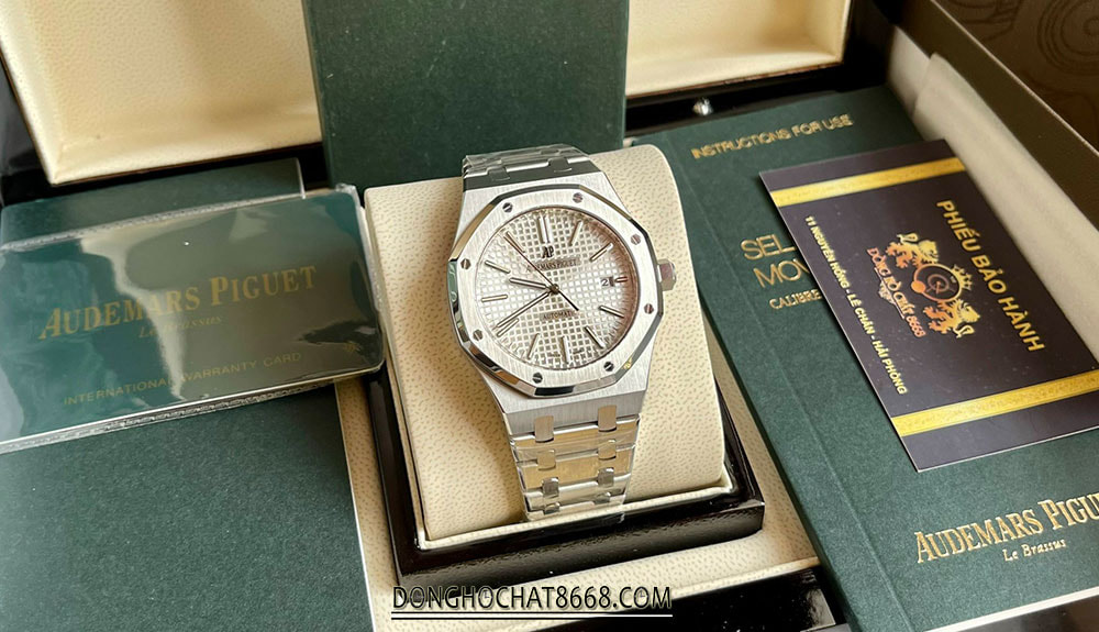Audemars Piguet Super Fake Replica 1:1 là những phiên bản đồng hồ được sản xuất như hàng chính hãng.
